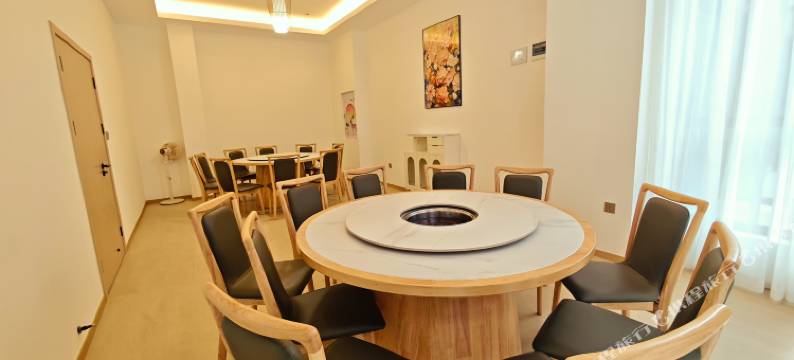 大方花间温泉假日酒店图片