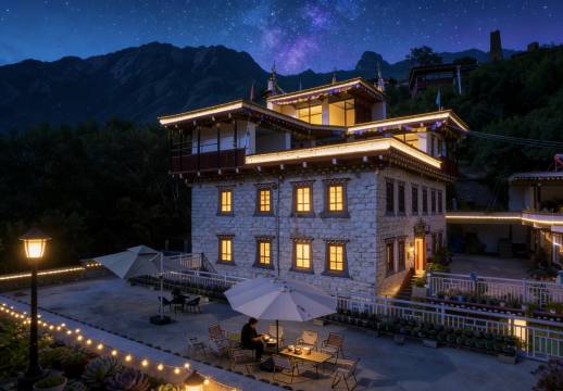 丹巴拥初山景花园民宿