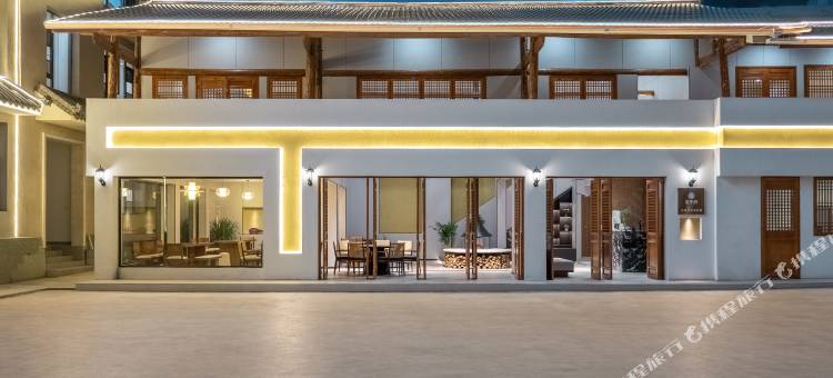 与子归·悦山民宿(九寨沟县城店)图片