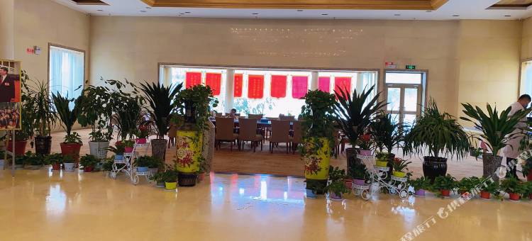 巴楚胡杨国际大酒店(喀什巴楚步行街巴楚站店)图片