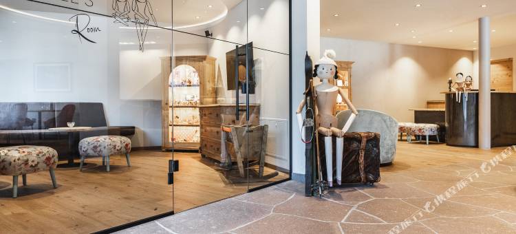 La Cort My Dollhouse - Adults Only(La Cort My Dollhouse - Adults Only)图片