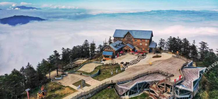 西岭雪山首峰别苑图片