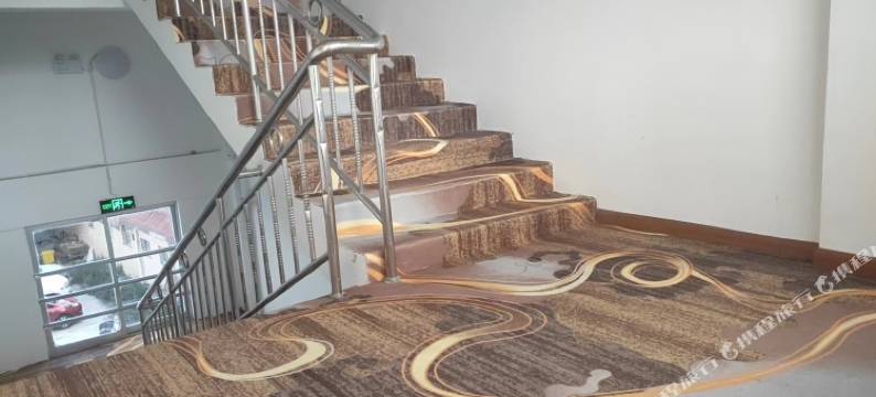 日喀则湖畔民宿图片