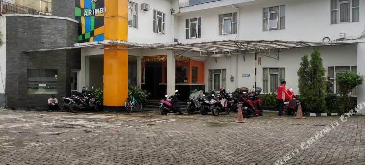 超级OYO 1006阿扎哈拉伊斯兰招待所(Super OYO 1006 Azzahra Guest House Syariah)图片