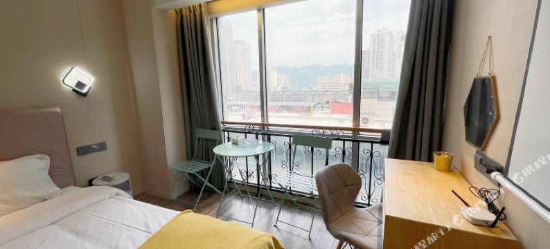 卓怡公寓(重庆解放碑好吃街店)图片