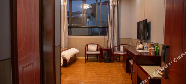 碌曲郎木寺雨辰宾馆图片