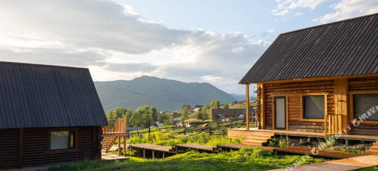 白哈巴踏雪松涧民宿图片