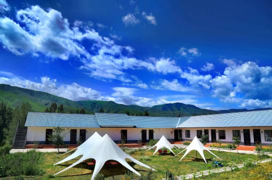 那拉提水云间民宿