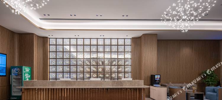 铂悦水晶酒店(火车站联盛九江快乐城店)图片