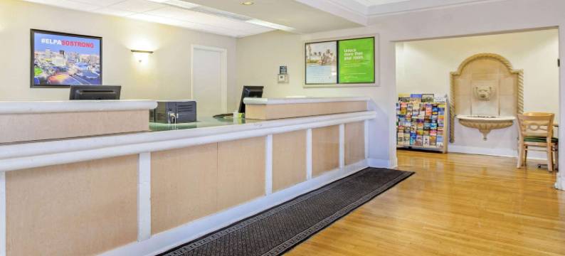 埃尔帕索切洛维斯塔拉昆塔温德姆酒店(La Quinta Inn by Wyndham El Paso Cielo Vista)图片