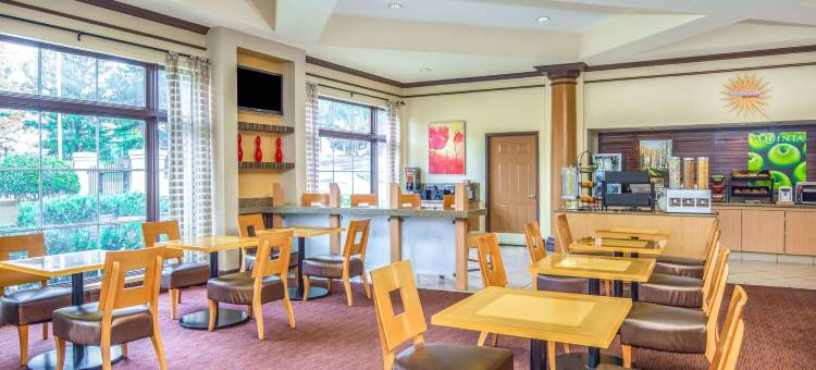 亚特兰大棒球场广场拉昆塔温德姆套房酒店(La Quinta Inn & Suites by Wyndham Atlanta Ballpark/Galleria)图片