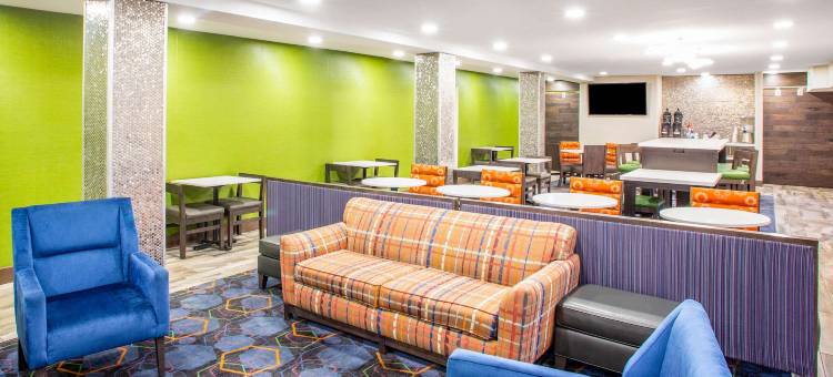 圣路易斯黑兹尔伍德机场北拉昆塔温德姆酒店(La Quinta Inn by Wyndham St. Louis Hazelwood - Airport North)图片