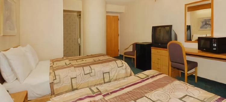 北卡罗来纳罗阿诺克拉皮兹丽笙乡村套房酒店(Country Inn & Suites by Radisson, Roanoke Rapids, NC)图片