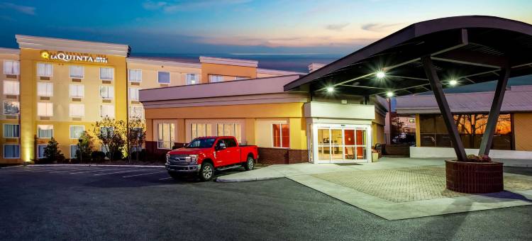 林奇堡自由大学拉昆塔温德姆套房酒店(La Quinta Inn & Suites by Wyndham Lynchburg at Liberty Univ.)图片