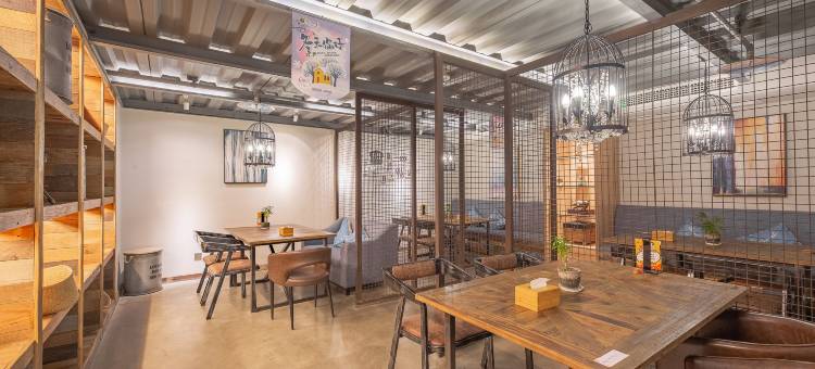 青藤艺宿酒店(北仑银泰城中河路地铁站店)图片