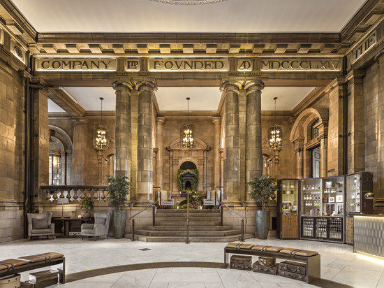 钟楼金普顿酒店