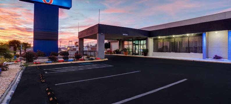 北卡罗莱纳伯灵顿 6 号汽车旅馆(Motel 6 Burlington, NC)图片