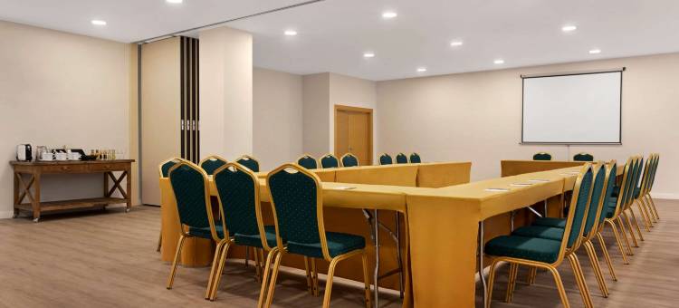 阿尔姆萨菲斯瓦伦西亚温德姆华美达酒店(Ramada by Wyndham Valencia Almussafes)图片