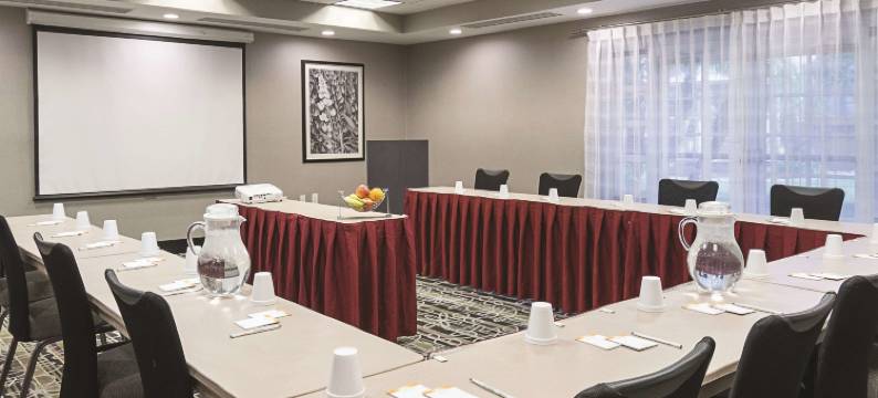 安大略机场拉昆塔温德姆套房酒店(La Quinta Inn & Suites by Wyndham Ontario Airport)图片