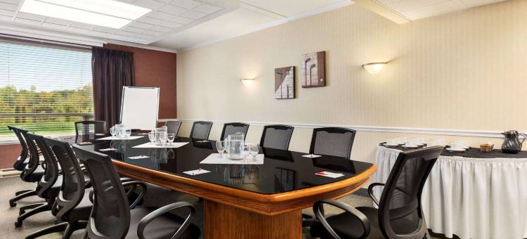 弗雷德里克顿华美达酒店(Ramada by Wyndham Fredericton)图片