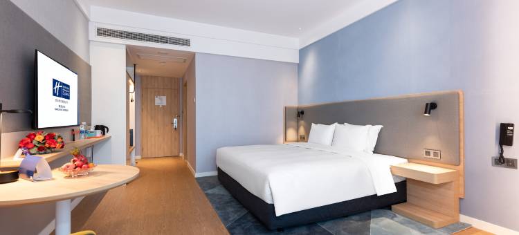 南昌方大智选假日酒店(红谷滩南昌舰主题公园店)图片