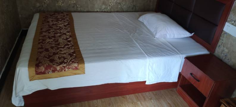 芙蓉镇景区后门100米进景区繁华民宿(听涛路分店)图片