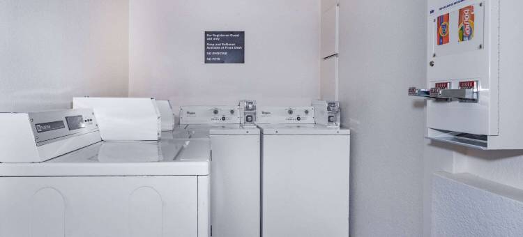 尤凯亚速 8 酒店(Super 8 By Wyndham Ukiah)(The Orchard Hotel Ukiah Wine Country Free Breakfast, Pool, & Hot Tub)图片