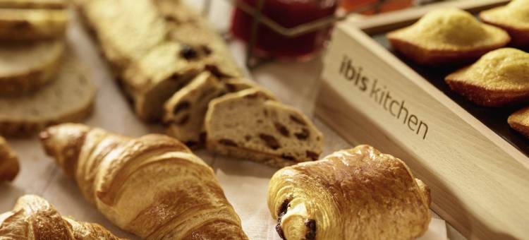 巴黎拉德芳斯库尔布瓦宜必思酒店(近塞纳河及库尔布瓦桥)(Ibis Paris la Défense Courbevoie)图片