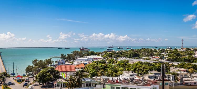 卡门城菲耶斯塔旅馆及阁楼(Fiesta Inn & Loft Ciudad del Carmen)图片