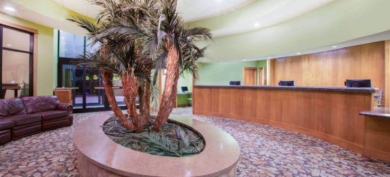 得梅因华美达热带度假村及会议中心(Ramada by Wyndham des Moines Tropics Resort & Conference Ctr)图片