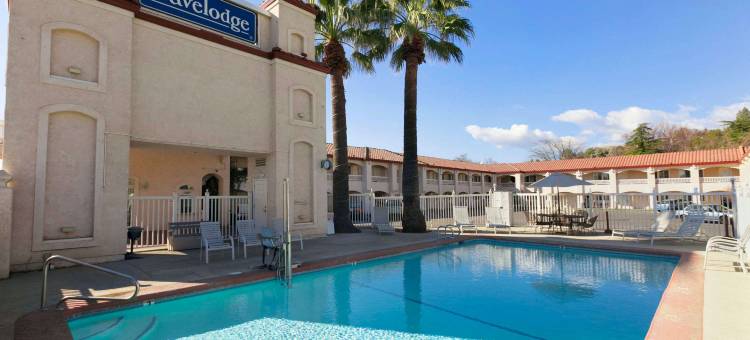 雷丁加利福尼亚州Travelodge by Wyndham(Travelodge by Wyndham Redding CA)图片