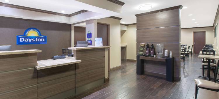 阿林顿六旗附近温德姆戴斯套房酒店(Days Inn & Suites by Wyndham Arlington Near Six Flags)图片