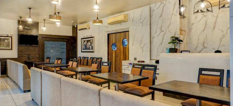 资本O 661富豪酒店(Super Townhouse Oak Regal Inn Near Sant Tukaram Nagar Metro Station)图片