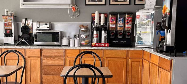 布卢明顿Travelodge by Wyndham酒店(Travelodge by Wyndham Bloomington)图片