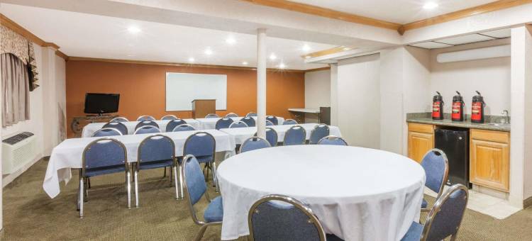 俄克拉何马城机场北温德姆华美达酒店(Ramada by Wyndham Oklahoma City Airport North)图片