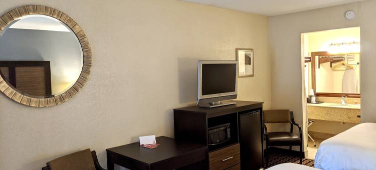 森林城市的伊克诺旅馆(Econo Lodge Forest City)图片