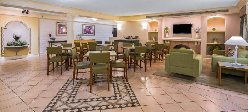 圣地亚哥维斯塔戴斯酒店(Days Inn by Wyndham San Diego Vista)图片