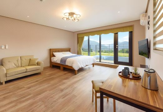 Gyeongpoen Pension Hotel Overview