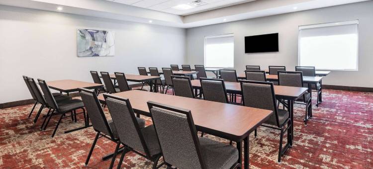 由温德姆提供的拉昆塔温德姆酒店套房杰克逊/开普吉拉多(La Quinta Inn & Suites by Wyndham Jackson/Cape Girardeau)图片