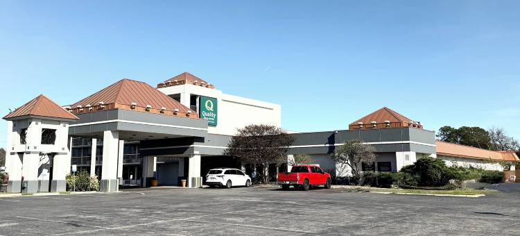 阿伦港巴顿坊西凯艺套房酒店(Quality Inn & Suites Baton Rouge West - Port Allen)图片