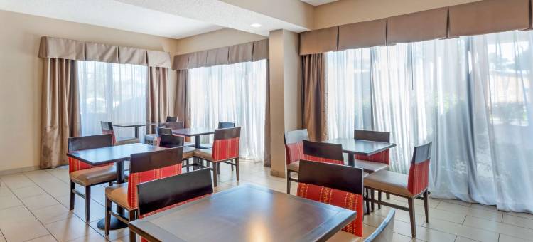 伊丽莎白城大学附近舒适酒店(Comfort Inn Elizabeth City Near University)图片