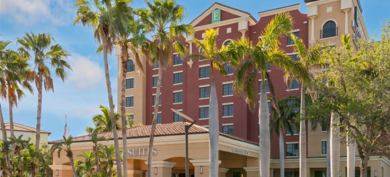 迈尔斯堡-FL希尔顿安泊酒店(Embassy Suites by Hilton Fort Myers Estero)图片