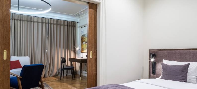 广场上(On the Square)图片