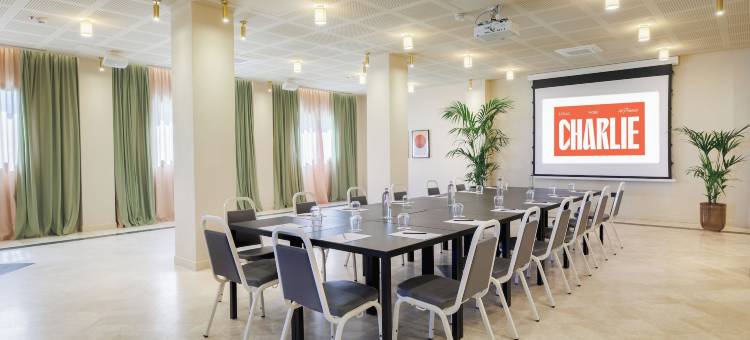 佩沙罗的查理(Charlie in Pesaro)图片