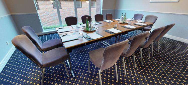 麦克唐纳艾尔莫斯苑度假村(Macdonald Elmers Court Resort)图片