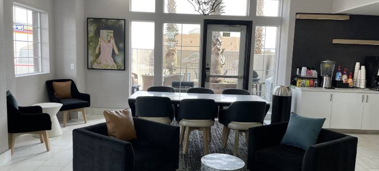 维克托维尔希斯皮里亚拉昆塔温德姆套房酒店(La Quinta Inn & Suites by Wyndham Hesperia Victorville)图片