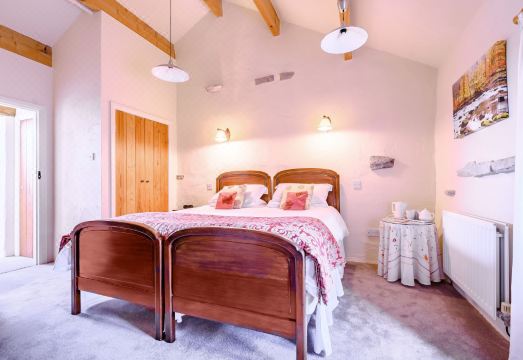 Pickle Cottage Hotel Overview