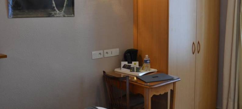 圣皮耶尔大门酒店(Hôtel la Porte Saint Pierre-Logis Hôtel Intra Muros RÉNOVÉ en 2026)图片