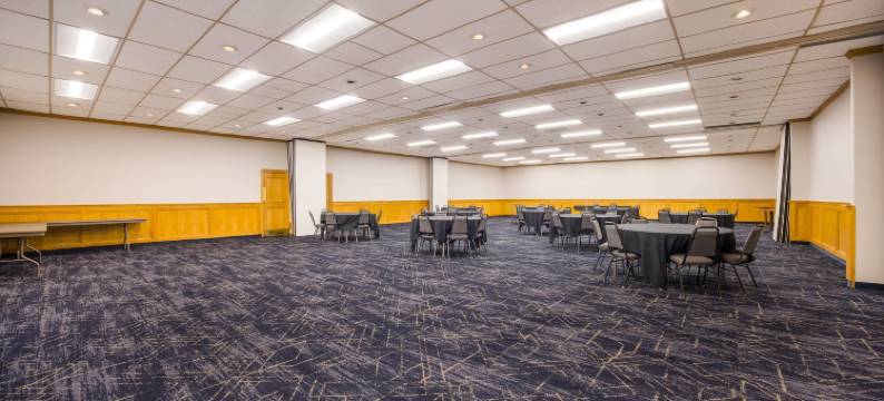 库勒城郊区的工作室(Suburban Studios Canon City)图片