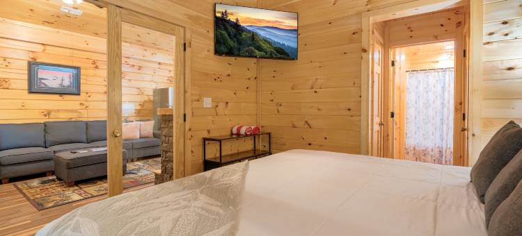 282 舒适小熊 1 卧室小屋(Stunning Lovers Getaway in Gatlinburg,New!Free Tickets 2 Dollywood,Anakeesta,Ziplining,Aquari & More)图片